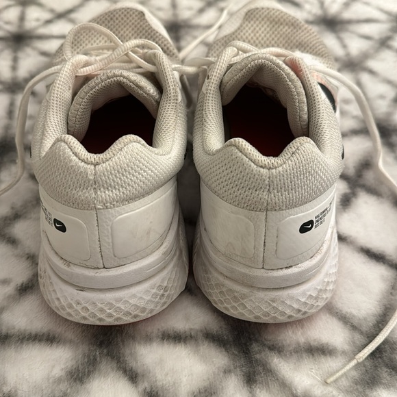 Pair of Women’s Nike Run Swift 2 Sneakers - Used but Very Little Tread Wear - Picture 3 of 10